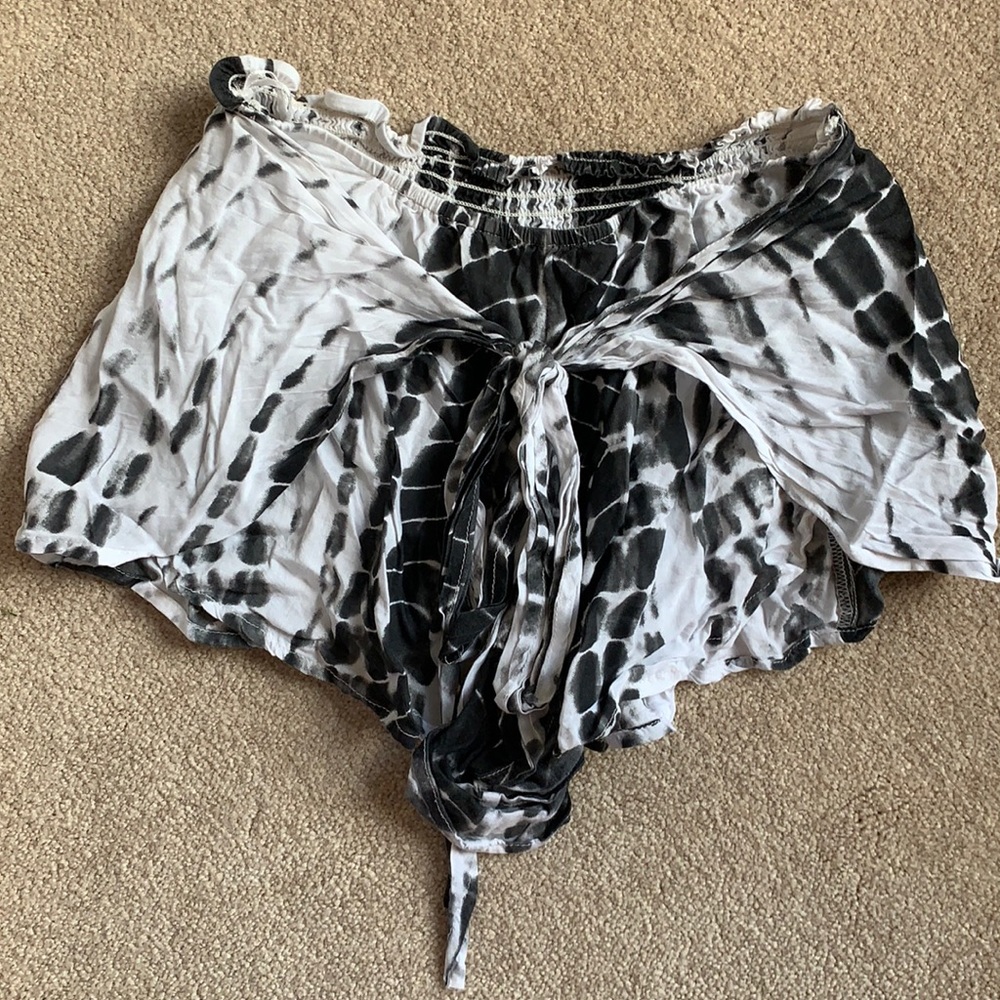 south moon under flowy shorts